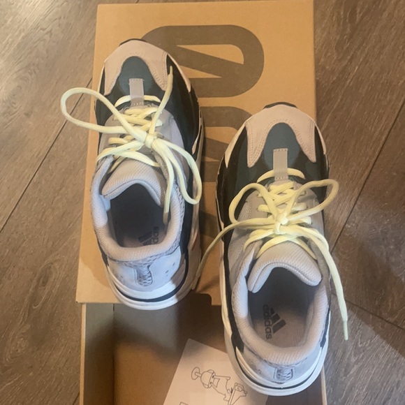 only worn twice - Picture 6 of 6